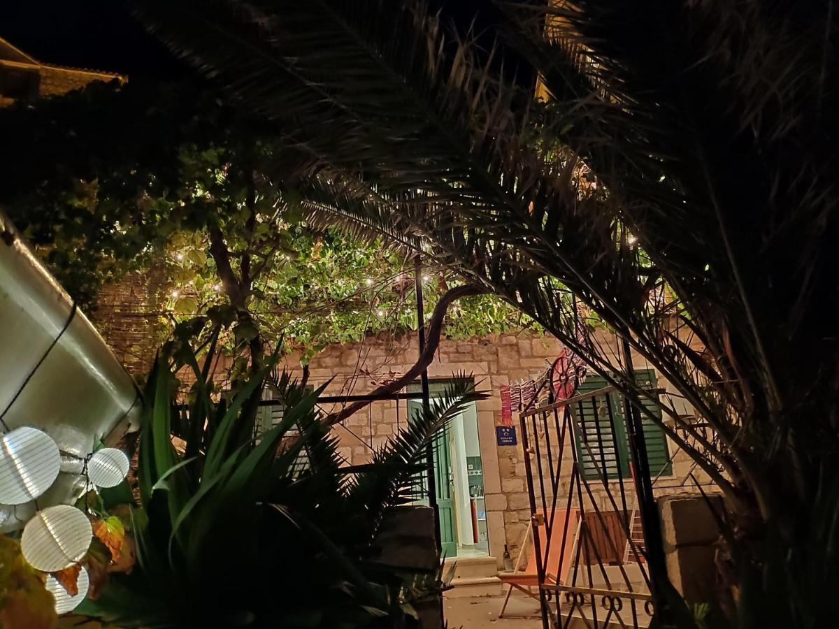 Beach House Gusla Komiza Exterior photo